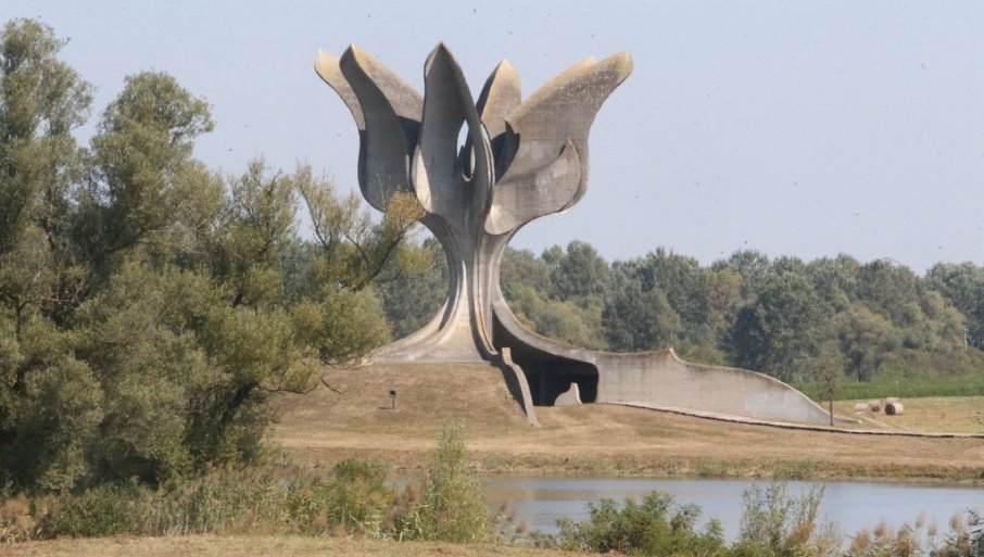 174958_cvijet-spomenik_f