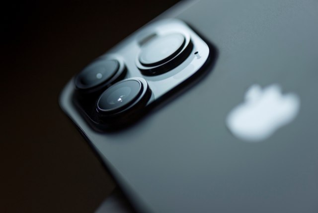 Zaustavlja metke: Novi luksuzni iPhone 13 (VIDEO)