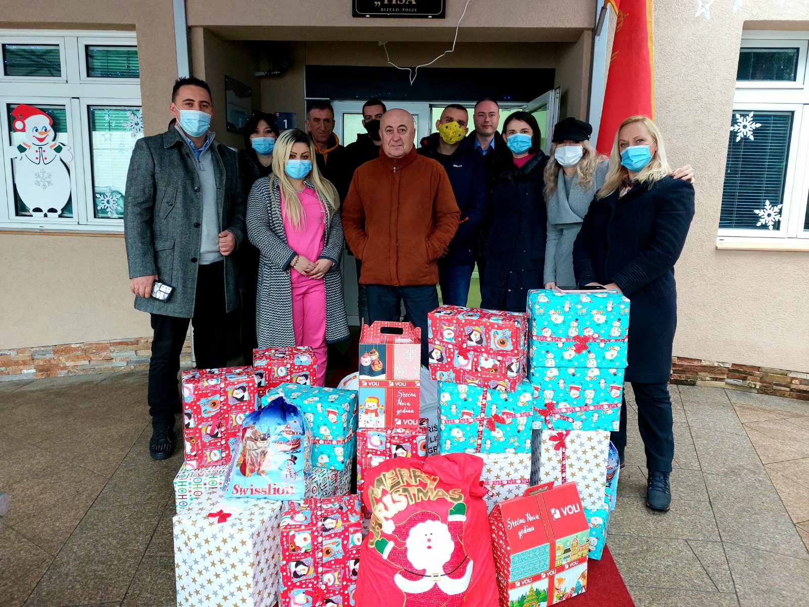 Human gest radnika Plantaža: Donirali 100 poklon paketa korisnicima dnevnih centara na sjeveru!
