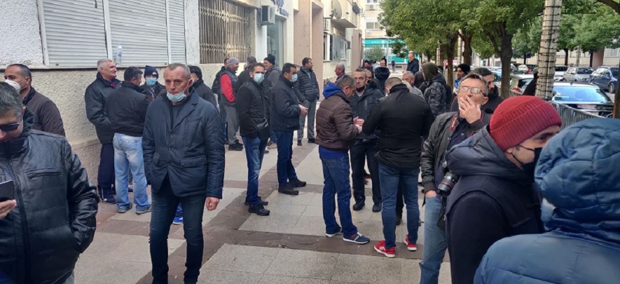 Počeo protest radnika KAP-a: Ušli u Vladu, čekaju premijera Krivokapića