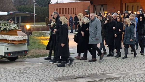 Na Gradskom groblju u Novom Sadu: Sahranjen Stevan Jelovac!