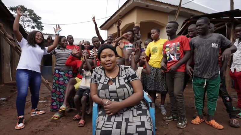 „Mama Uganda“: Ova samohrana majka ima 40 godina i preko 30-oro djece!
