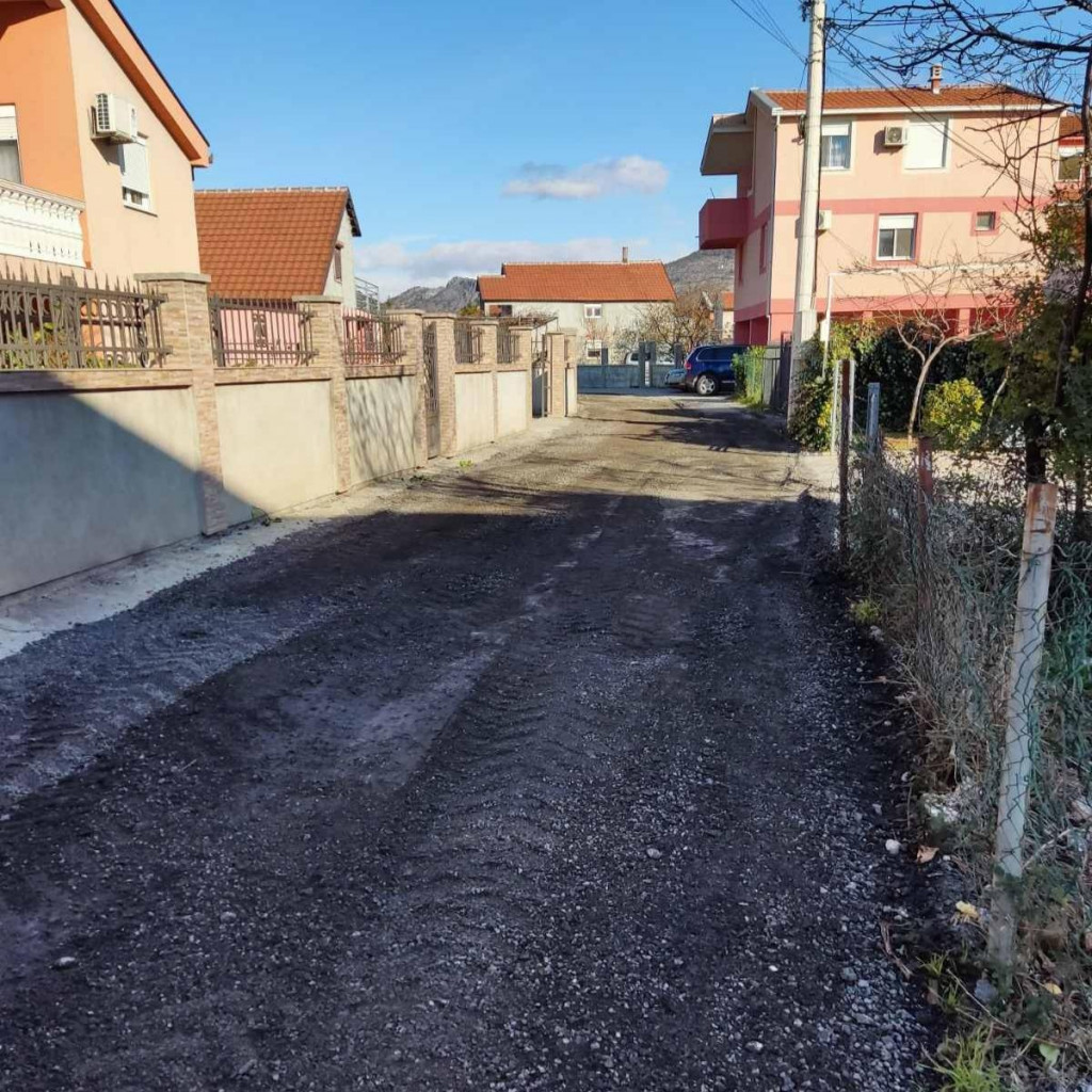 Asfaltira se ulica u Park šumi Zagorič