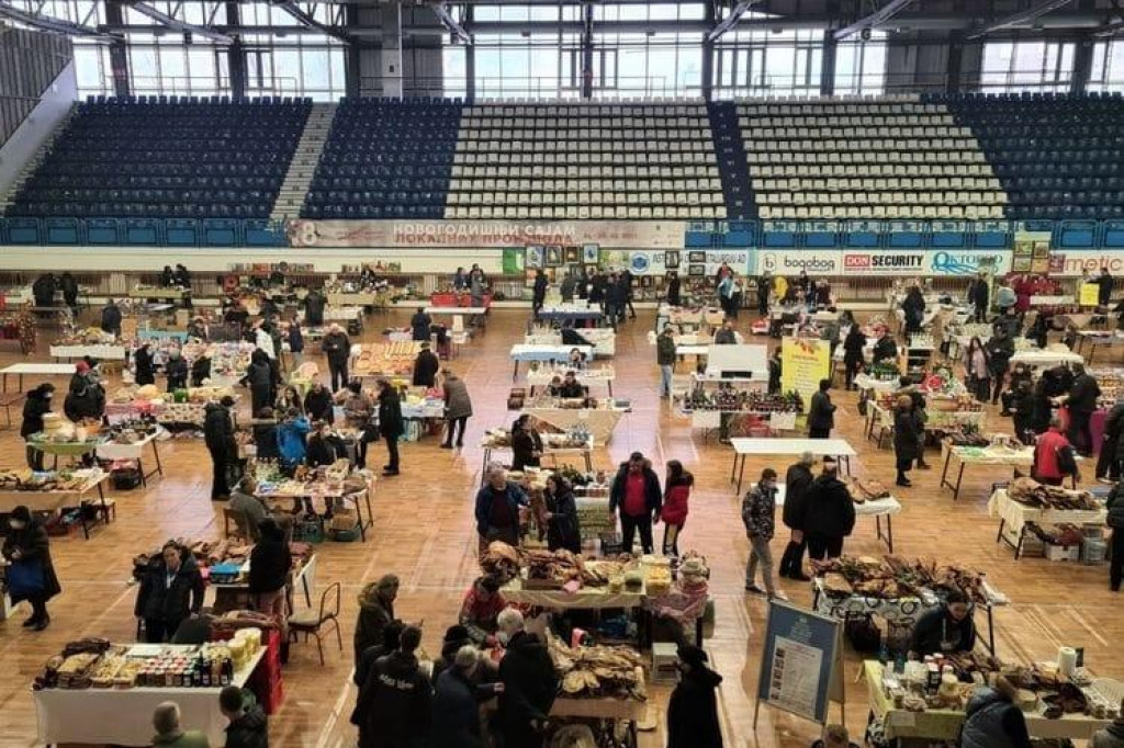 U Nikšiću danas otvoren osmi novogodišnji sajam lokalnih proizvoda