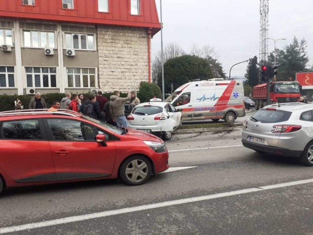 Podgorica: U udesu kod Ekonomskog fakulteta povrijeđena jedna osoba
