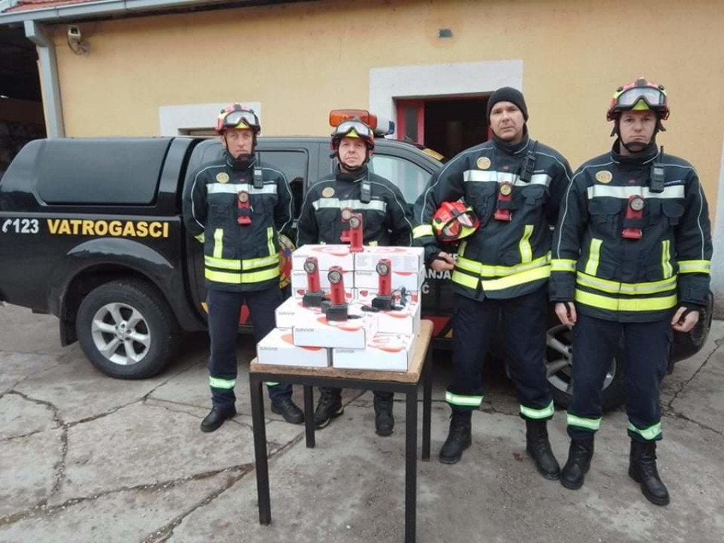 Donacija Pivare „Trebjesa“: Nikšićkim vatrogascima 16 vatrogasnih lampi