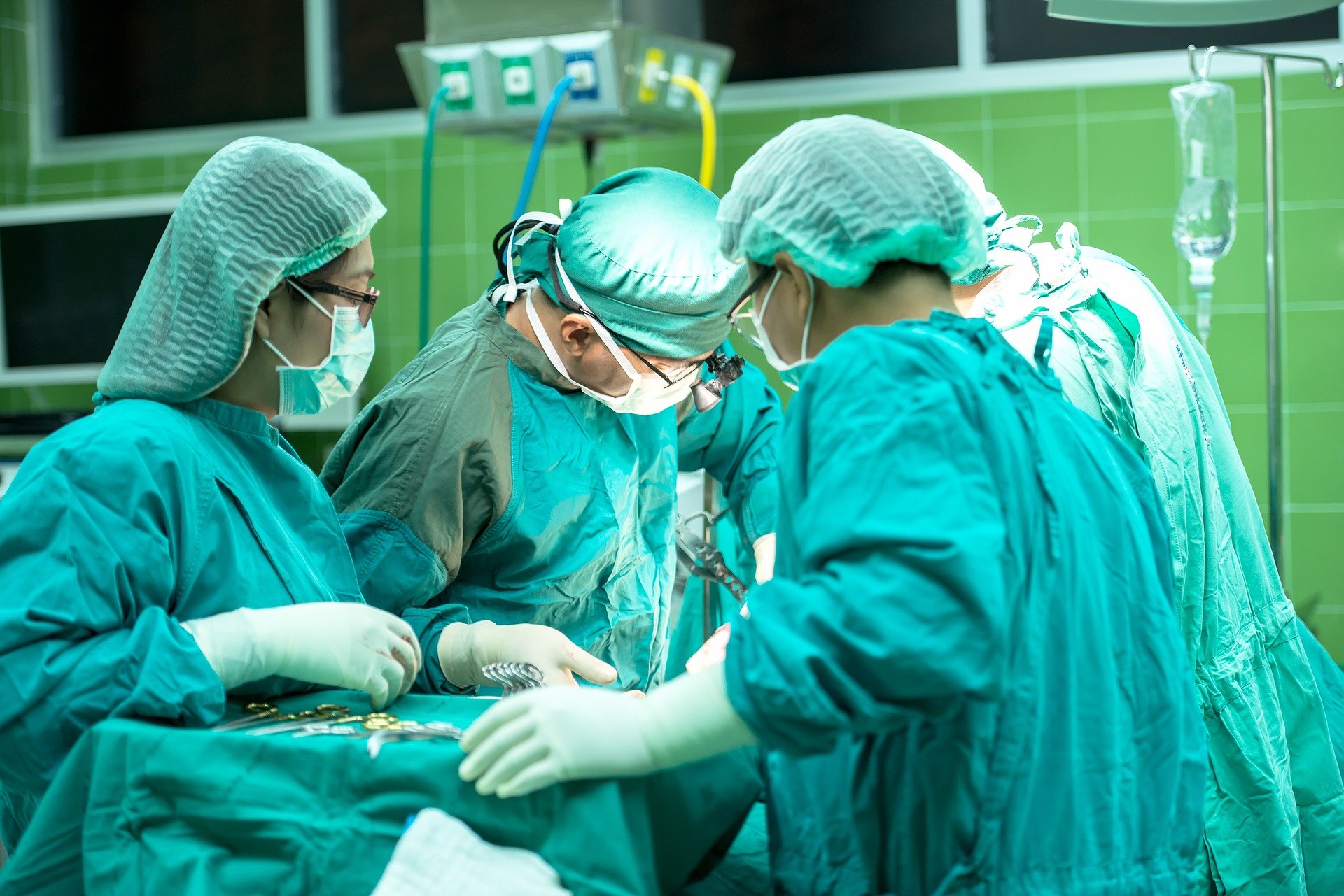 Amputirala pogrešnu nogu pacijentu, kažnjena samo sa 2.700 eura
