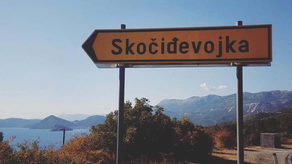 Dvije osobe teško povrijeđene u udesu na magistralnom putu Budva-Petrovac