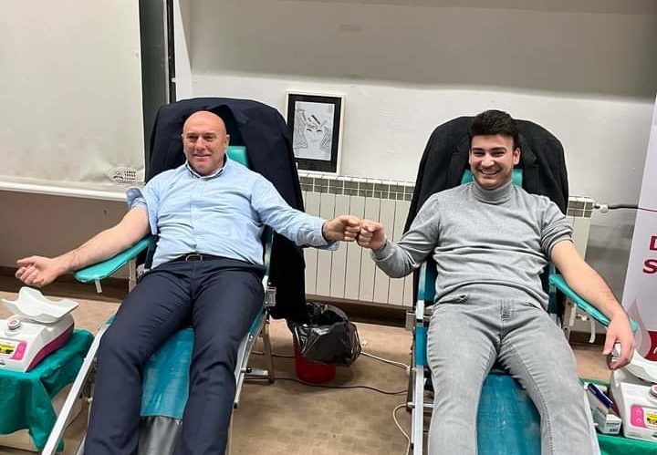 Opština Budva: Gradonačelnik Marko Bato Carević i šef kabineta Nikola Jovanović podržali akciju dobrovoljnog davanja krvi