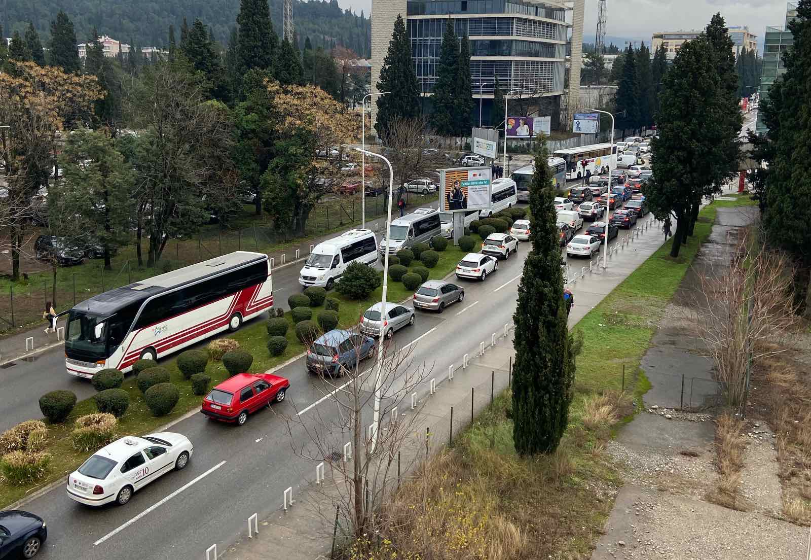Autoprevoznici i dalje protestuju, u Podgorici ogromne gužve