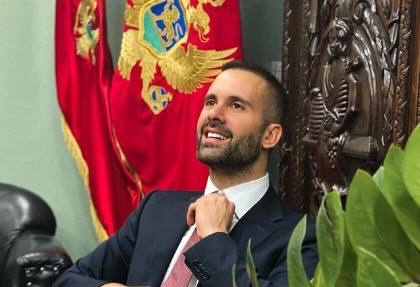 Bludni Spajki ismijava tradiciju srpske crkve