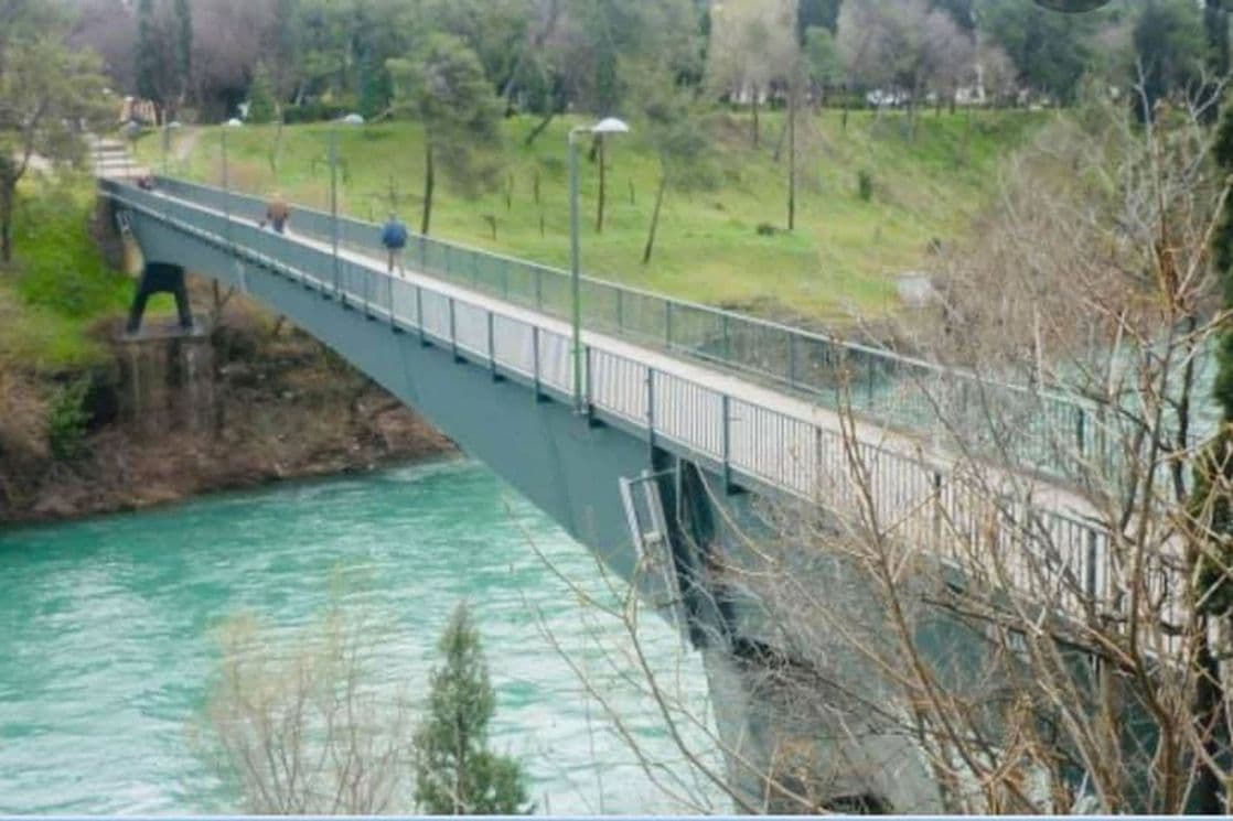 Podgorica: Žena skočila sa Visećeg mosta u pokušaju samoubistva