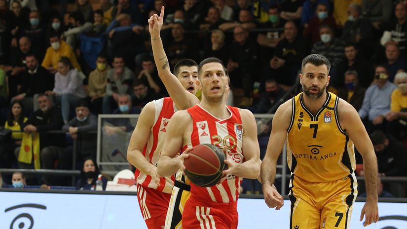 Zvezda se bez Kalinića namučila u Splitu, Ivanović i Dobrić trojkama potpisali pobjedu za start 2022.