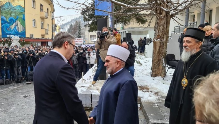 Histerija bosanskih medija: Napadaju muftiju Dudića jer je pohvalio Vučića (FOTO)