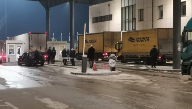Drama na Merdaru: Tzv. Kosovska policija hapsi Srbe i pleni materijal za referendum