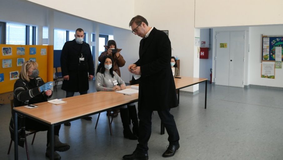 Vučić stigao na biračko mjesto gdje će glasati na referendumu