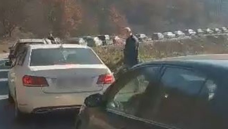 Policija lažne države opstruiše prelazak administrativne linije: Čine sve da Srbe spriječe da glasaju!
