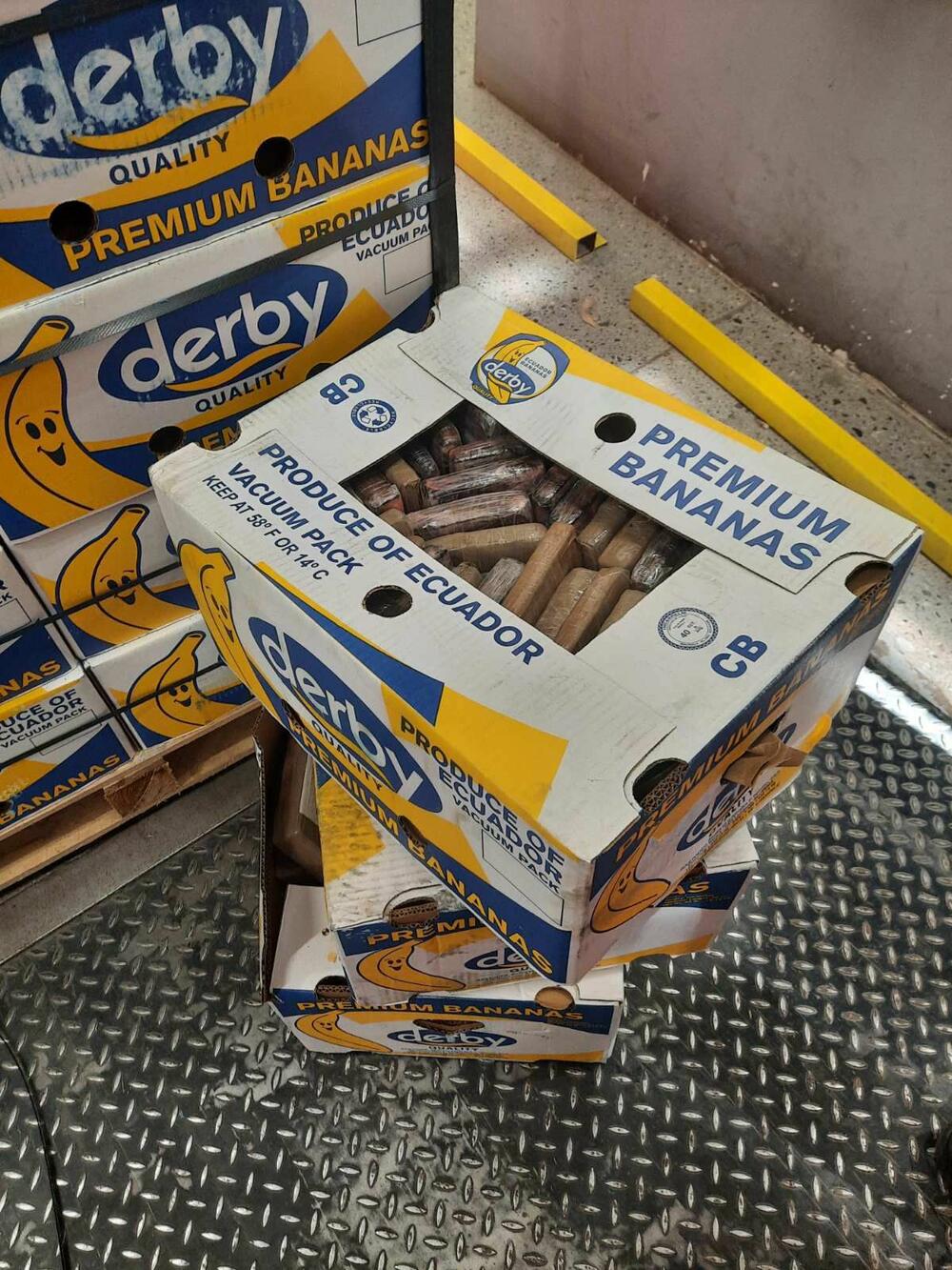 Priveden špediter u luci Bar: Sumnja se da je povezan sa tovarom od 400 kilograma kokaina nađenog u magacinu „Voli“ marketa