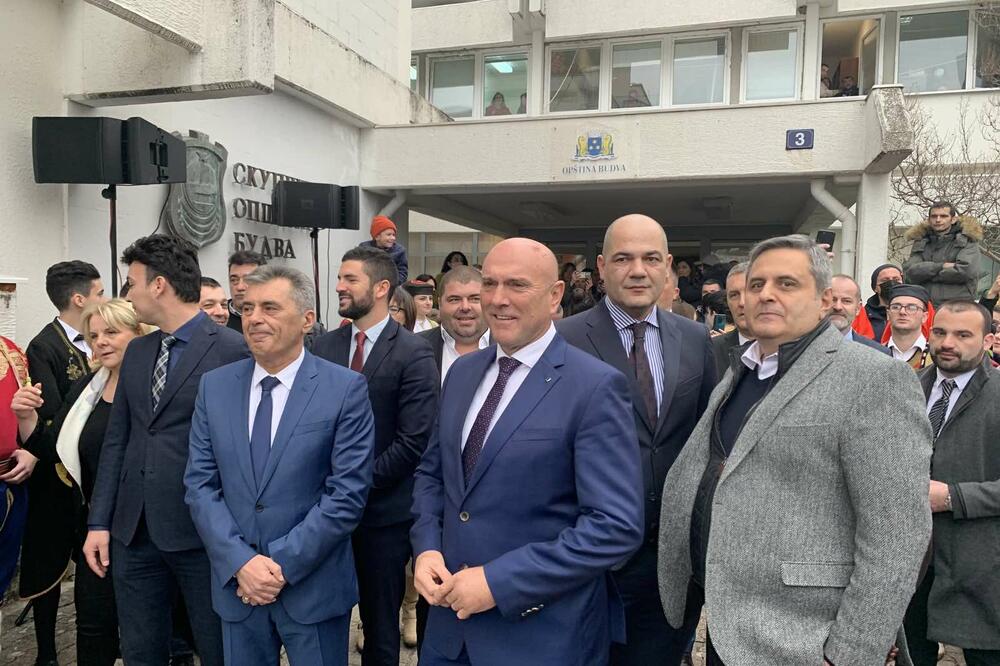 Budvani odali počast najboljem: Počela ceremonija uručivanja povelje zaslužnog građanina Novaku Đokoviću