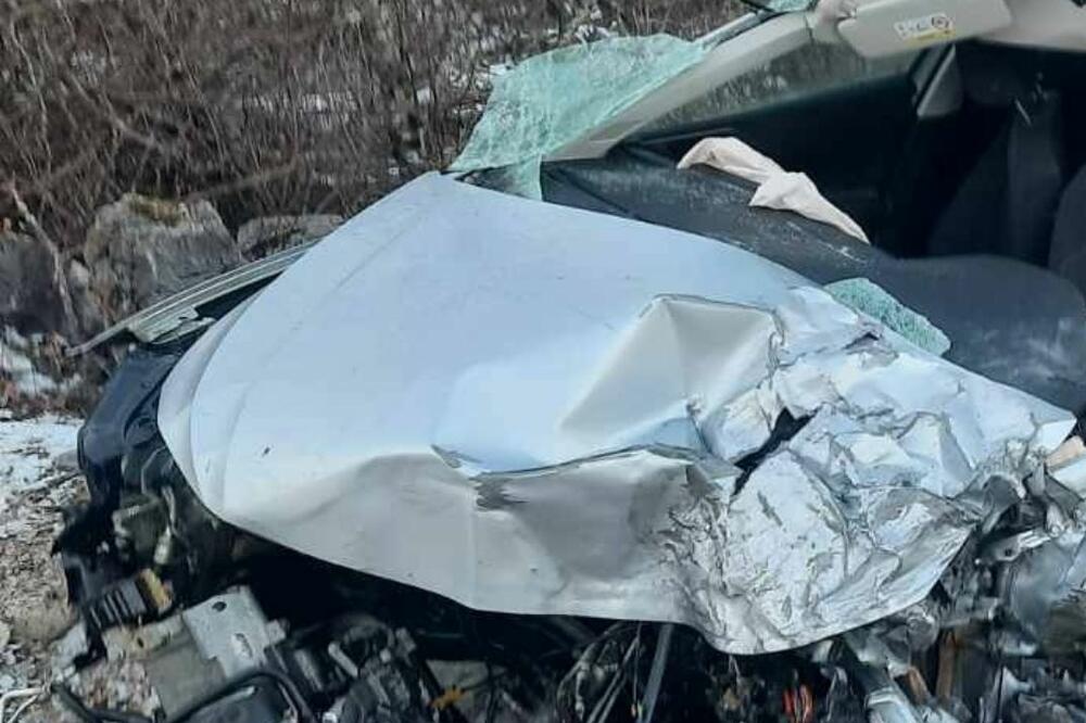 Teška saobraćajna nesreća u okolini Nikšića: Vozač „pola“ teže povrijeđen