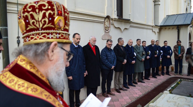 Sremski Karlovci: Vladika sremski Vasilije osveštao nadgorbni spomenik vožda Stratimirovića!