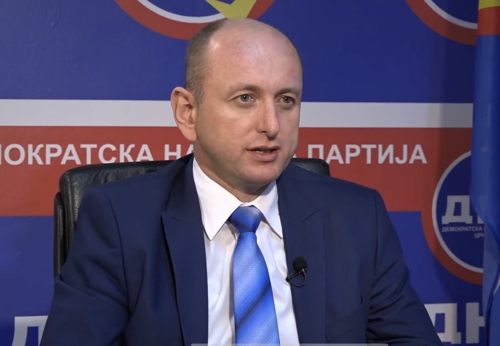 Knežević: Bolje da je Bokan danas umjesto novina dijelio banane!