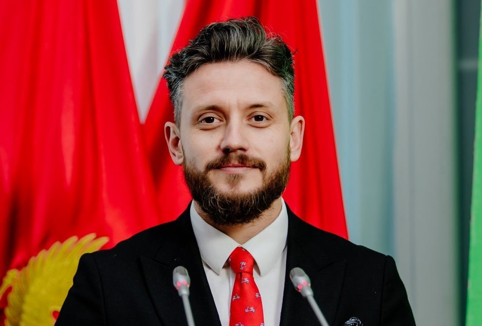 Umjesto osude onih koji urliču „Za dom spremni“, koji negiraju genocid u Jasenovcu, Radovanić podržava stavove Hrvatske: Mandić, Bečić i Knežević ne mogu uvesti Crnu Goru u EU