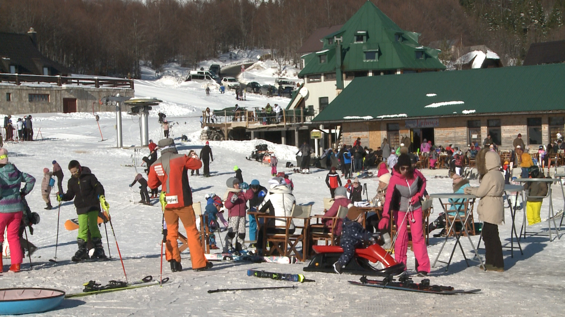 Žabljak: Turistički poslenici zadovoljni ovogodišnjom turističkom sezonom, posjeta skijalištu Savin kuk rekordna.