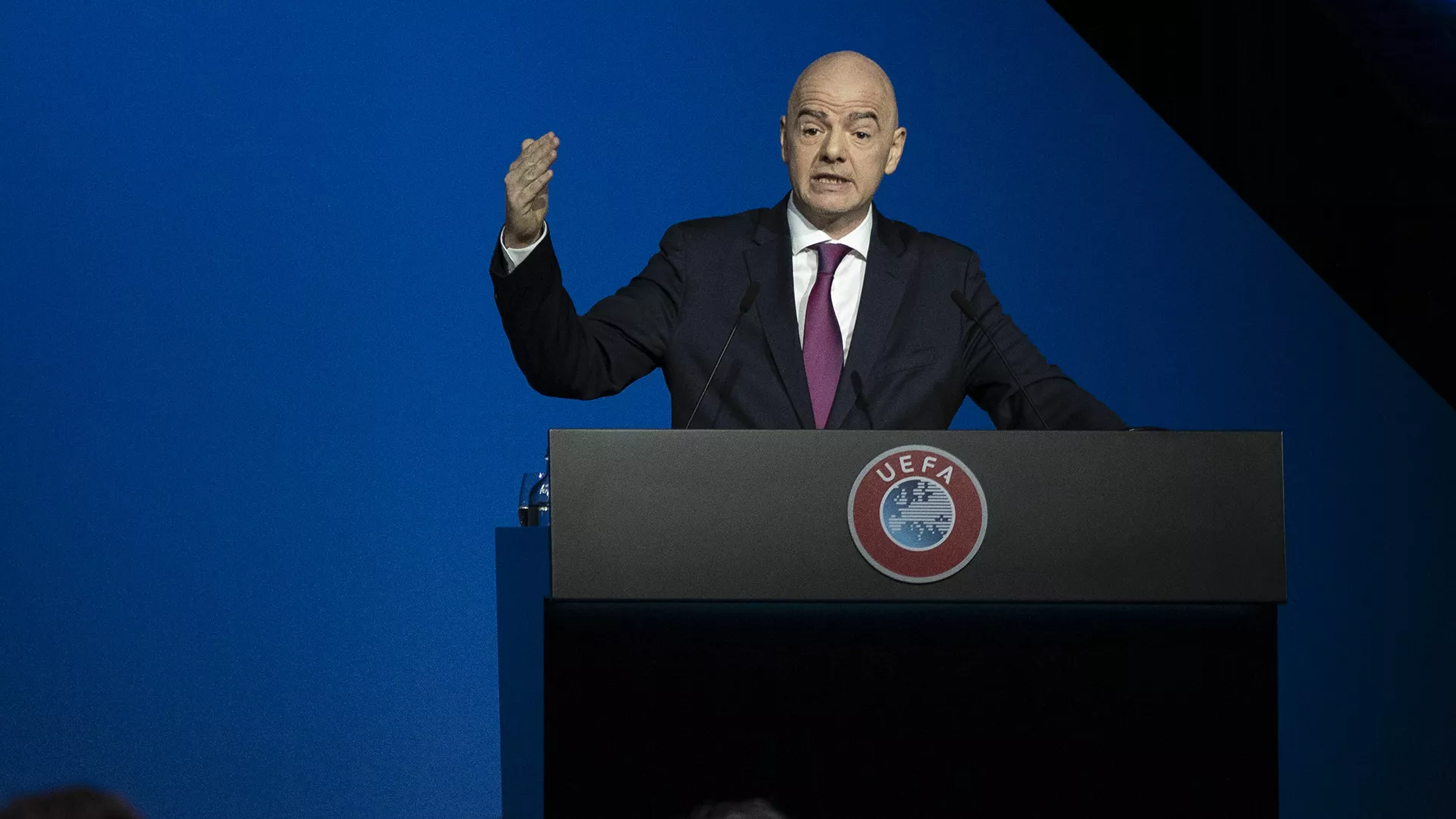 Predsjednik FIFA napravio faul za crveni karton