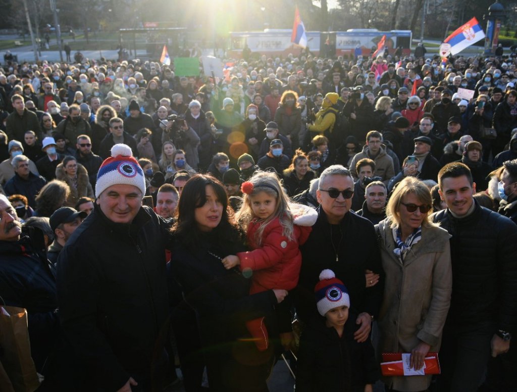 Srđan Đoković poručuje sa protesta u Beogradu: Globalisti žele da upropaste sve, misle da su jači od Boga!