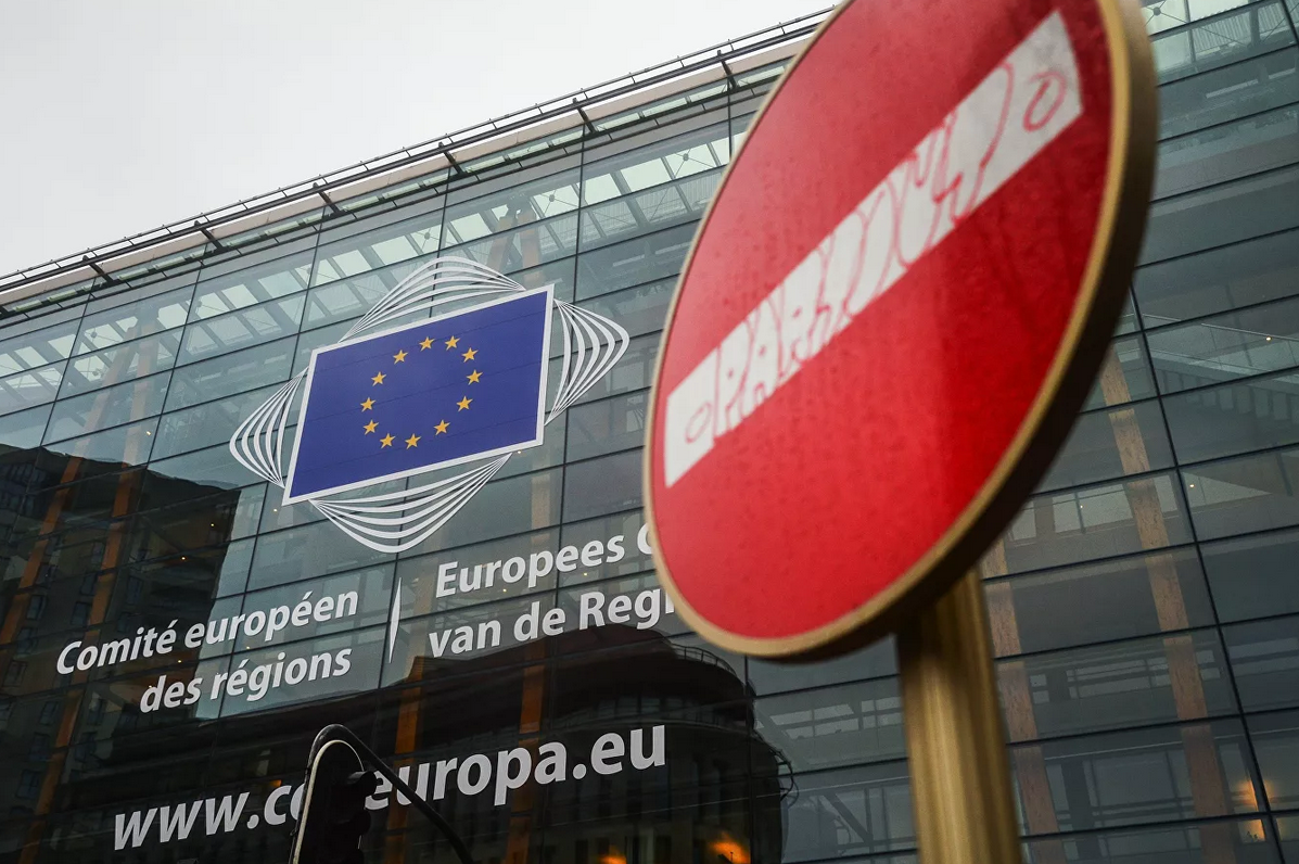 Rampa za Fejsbuk, Gugl, Jutjub: EU zabranila oglašavanje pomoću „lajkova“ – hoće li i Srbija