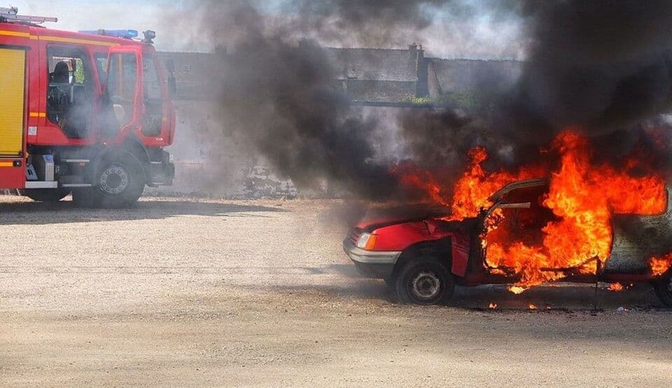 Vatrogasci ugasili požar na automobilu nadomak Jaza