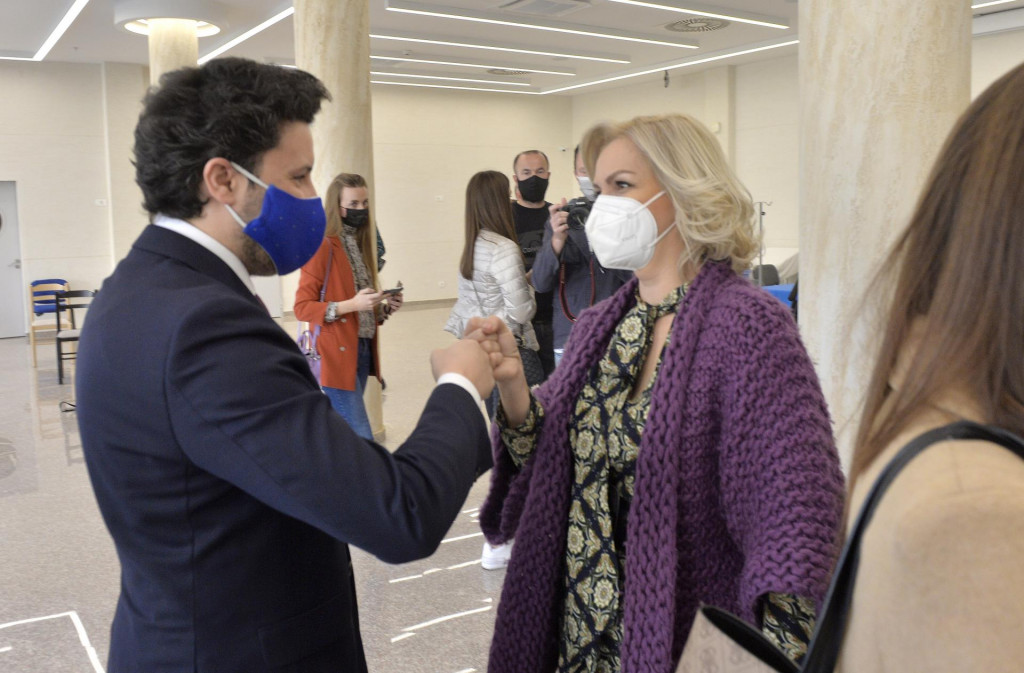 Porodica Dritana Abazovića donira skener ulcinjskom Domu zdravlja