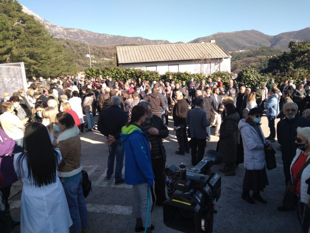 Protest u Meljinama: Građani traže da se raskine ugovor sa Atlas grupom