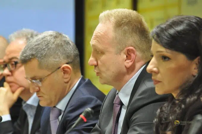 Ankete, kolone, “idealni“ kandidati: Đilasova “udružena opozicija“, uslužni mediji i politički analitičari zapleteni u istraživanja javnog mnjenja