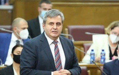 Radunović: Ako osoba ne smije biti diskriminisana na osnovu pola ili nacionalnosti, onda ne smije ni zato što nosi mantiju