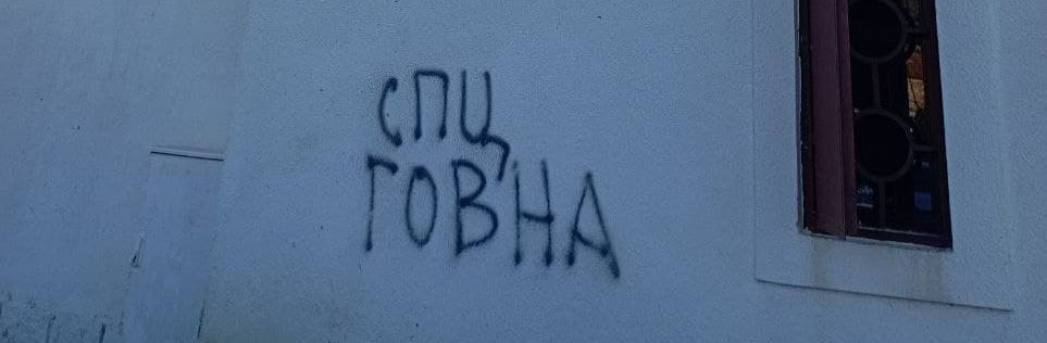 Sramno: Vandalski čin ekstremista, oskrnavili crkvu pored Hrama Hristovog Vaskrsenja u Podgorici (FOTO)
