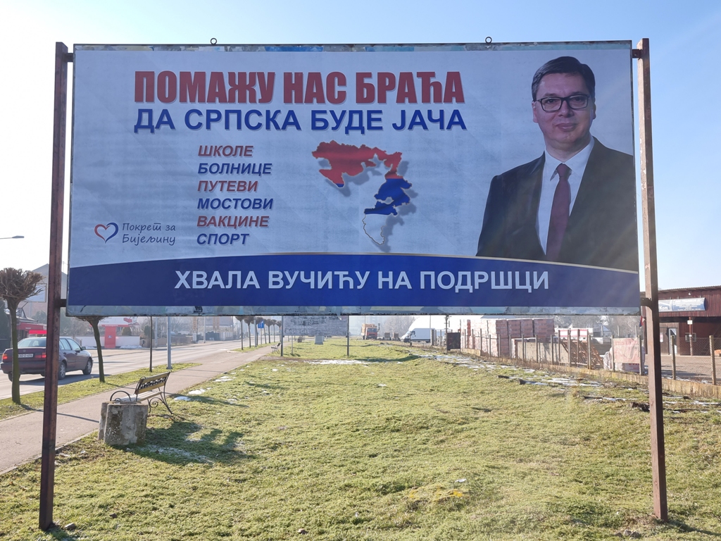 U Bijeljini osvanuli bilbordi i plakati podrške Vučiću