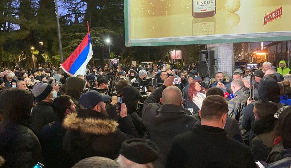 I danas protesti protiv najava o formiranju manjinske Vlade, zvižduci za ambasadore i Abazovića