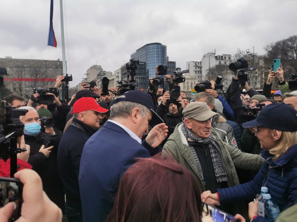 Narod ispred Skupštine Srbije podržao borbu srpskog i svjetskog šampiona: Svi smo uz našeg Noleta i svakog dana će nas biti sve više!