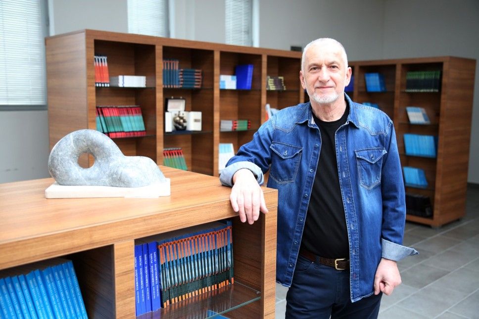 IAKO (NI)JE VLADA NESTABILNA, PREMIJER BI DA SE U FOTELJI JOŠ „MALO“ LJULJA!