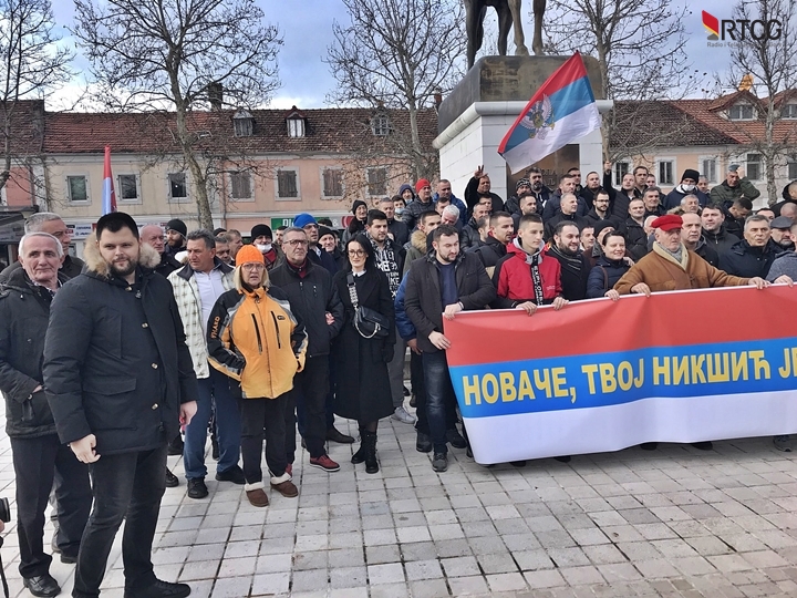 U centru Nikšića skup podrške Đokoviću: Novače, tvoj Nikšić je uz tebe! (VIDEO)