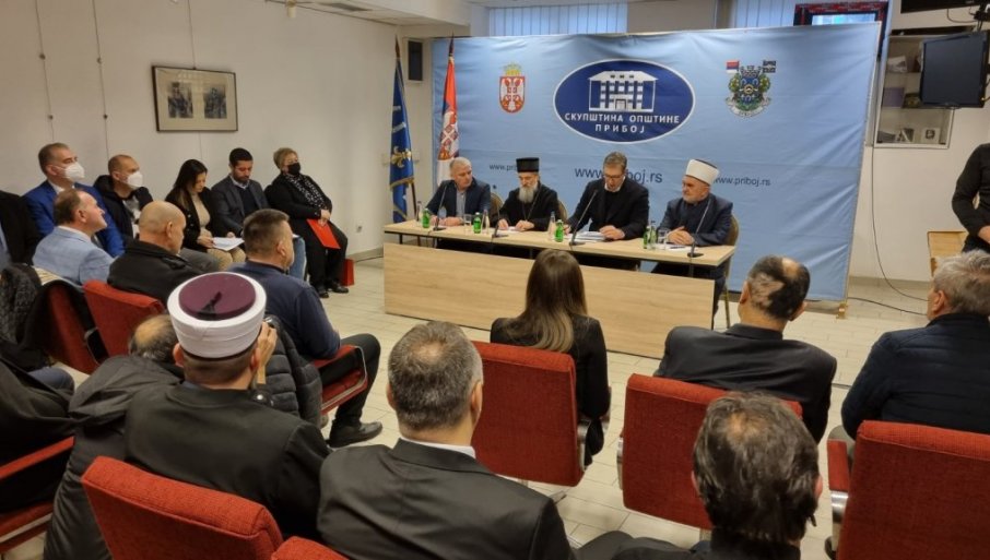 Vučić: Svako ko pomisli da može da ugrozi nečiju kuću, život, džamiju ili crkvu, imaće posla sa državom