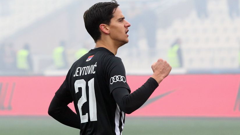 Pregledi, pa potpis: Marko Jevtović u Humskoj godinu i po dana