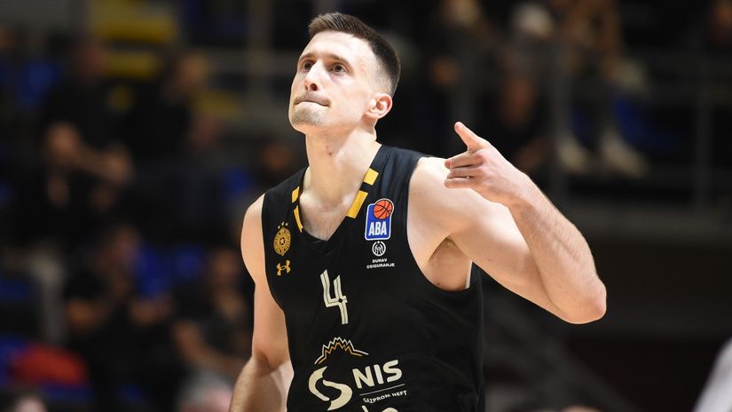 Kuruc: Moram da pomognem kad ne ide u napadu; Avramović: Samo ja znam koliko sam sati proveo u sali