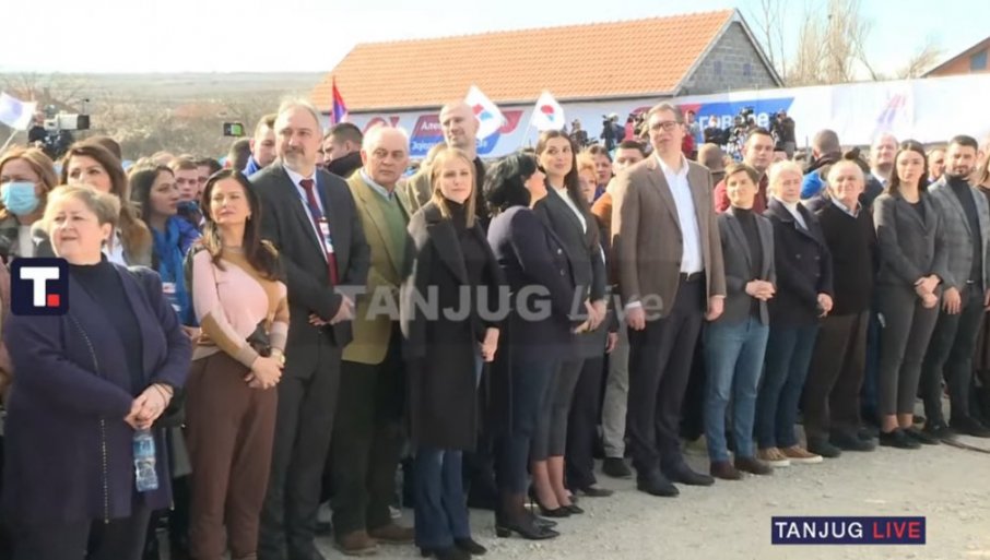 Vučić u Merošini: Više od 15.000 građana došlo da podrži predsjednika Srbije