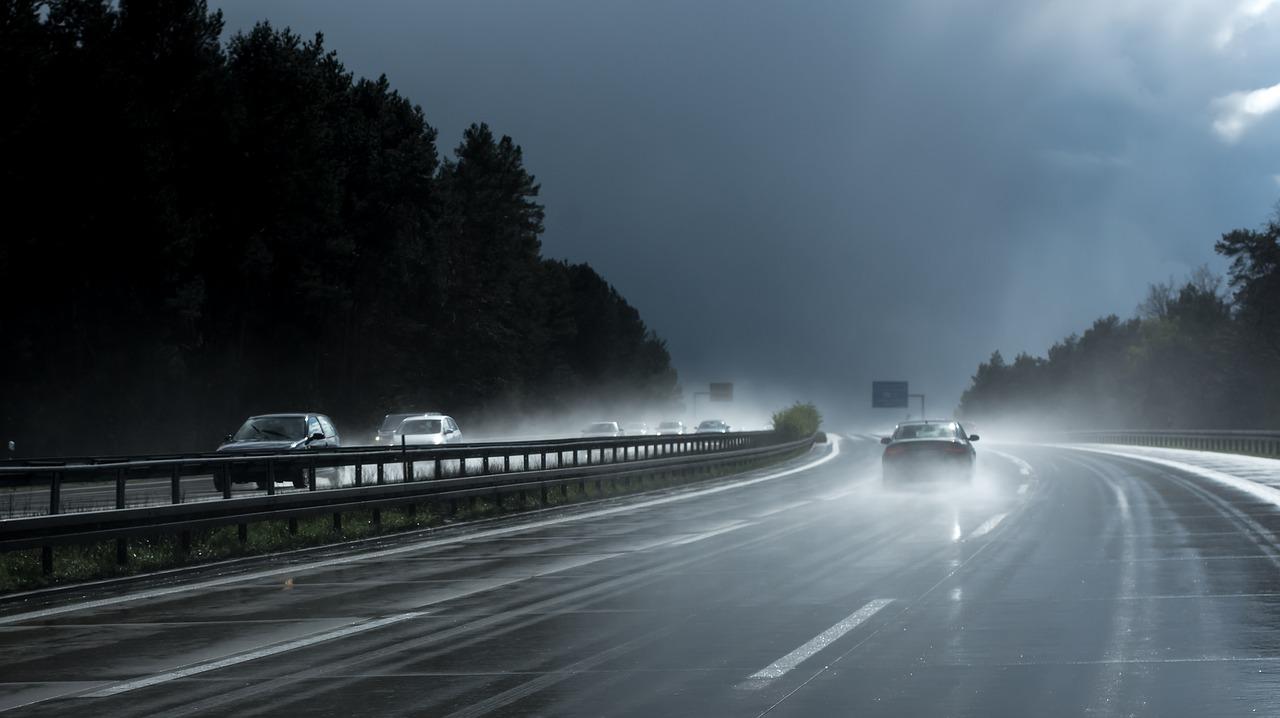 Auto-moto savez: Oprez zbog mokrih i klizavih puteva