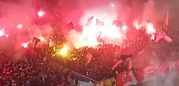 Vječiti derbi: Zvezda vodi 2:0, stadion gori, zapaljene i stolice