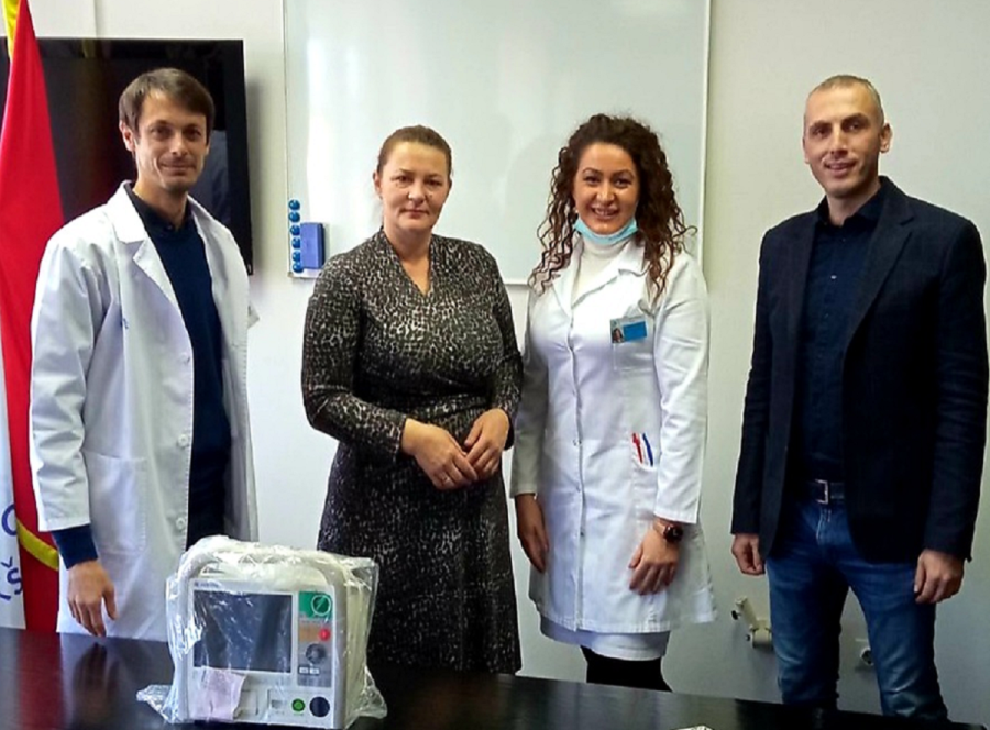 Donacija Pivare „Trebjesa“: Opšta bolnica Nikšić dobila novi defibrilator