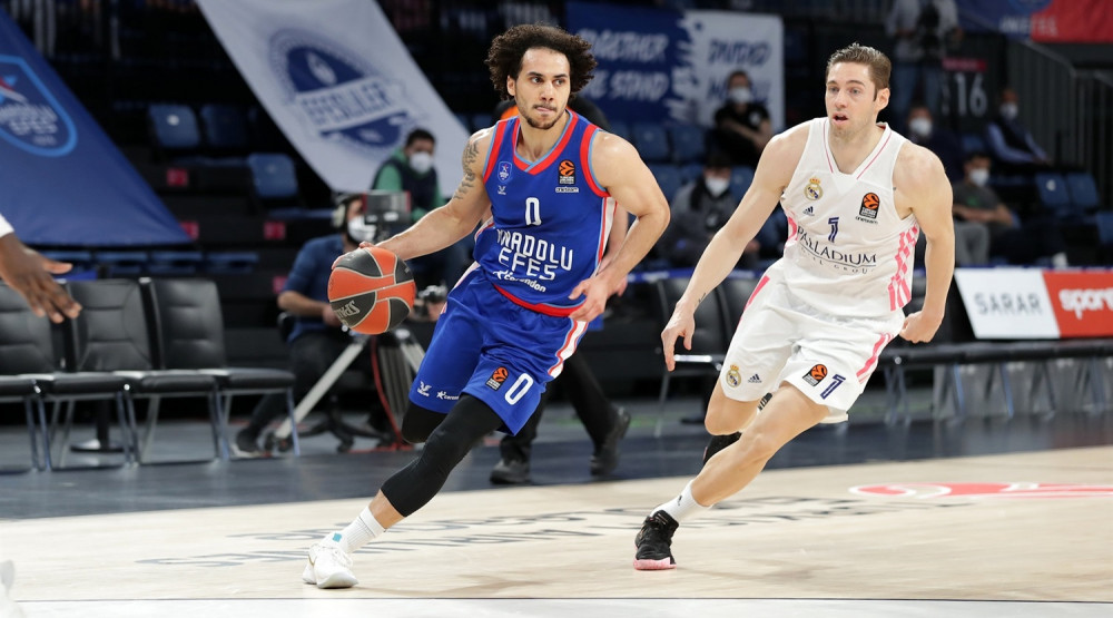Efes kroz dramu osvojio Moskvu